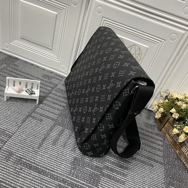 ルイヴィトンバッグ背面デザイン